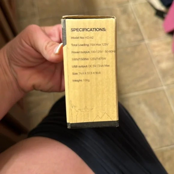 International universal travel adapter - Picture 2 of 5